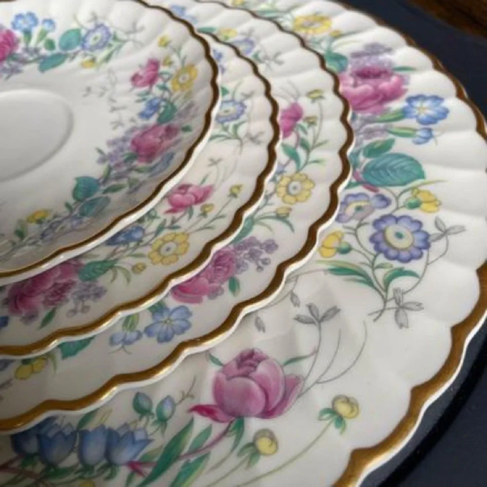 Vintage SYRACUSE China “ LILAC ROSE” scalp, porcelain 5 piece dinner and tea set